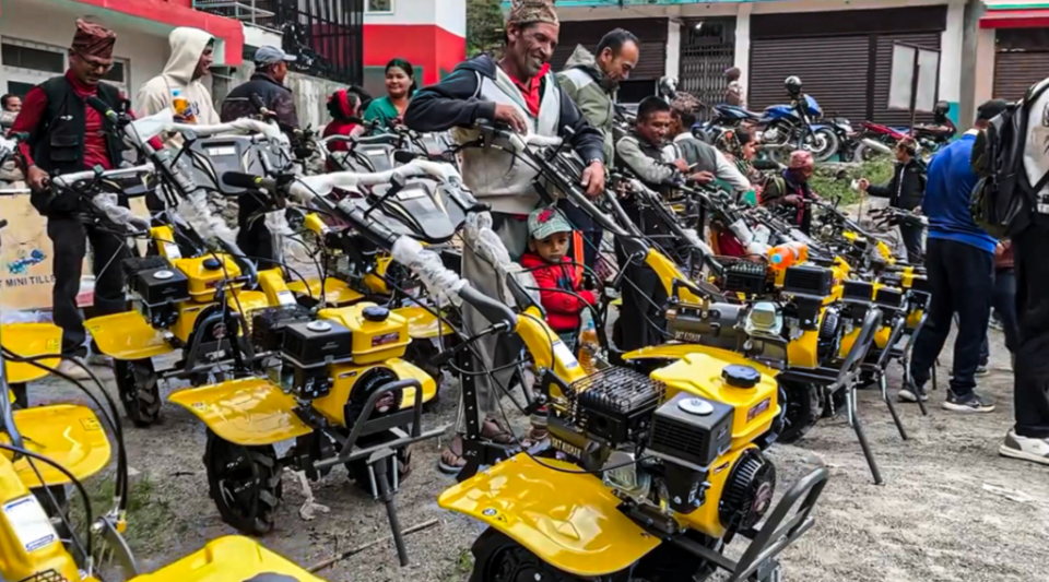 ढोरपाटन नगरपालिकाद्वारा ४८ किसानलाई ५० प्रतिशत अनुदानमा यान्त्रिक हलो वितरण