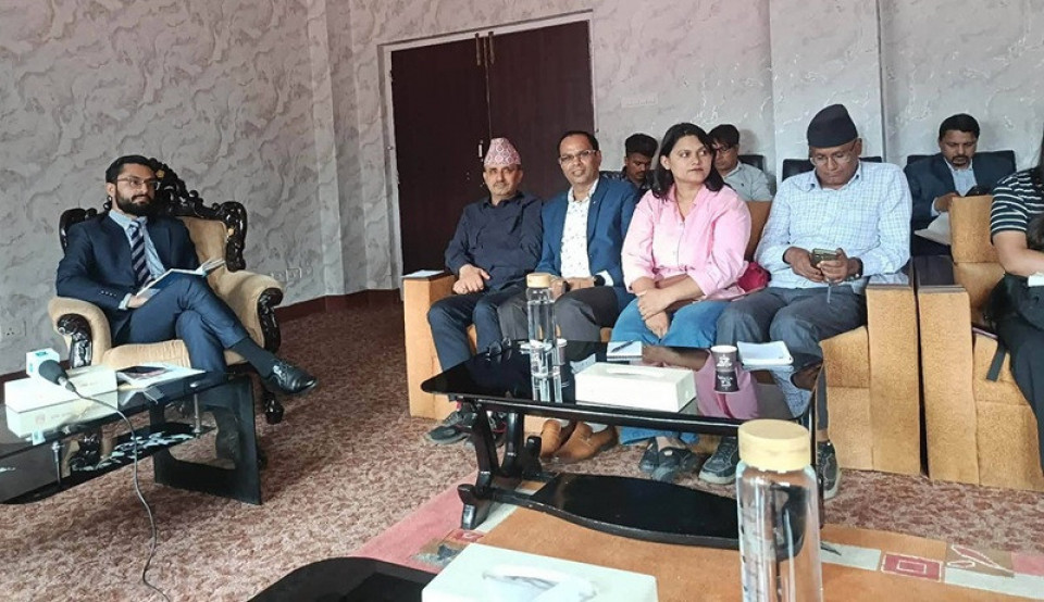 शिक्षकले कम्तीमा तीन वर्ष एउटै विद्यालयमा पढाउनुपर्ने, दुईदिने सार्वजनिक बिदा यथावतः शिक्षामन्त्री