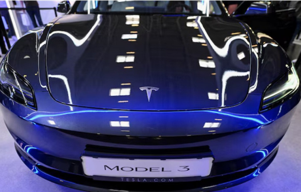 टेस्लाले युरोपमा लञ्च गर्यो कम मूल्य पर्ने मोडल थ्रि भेरियन्ट