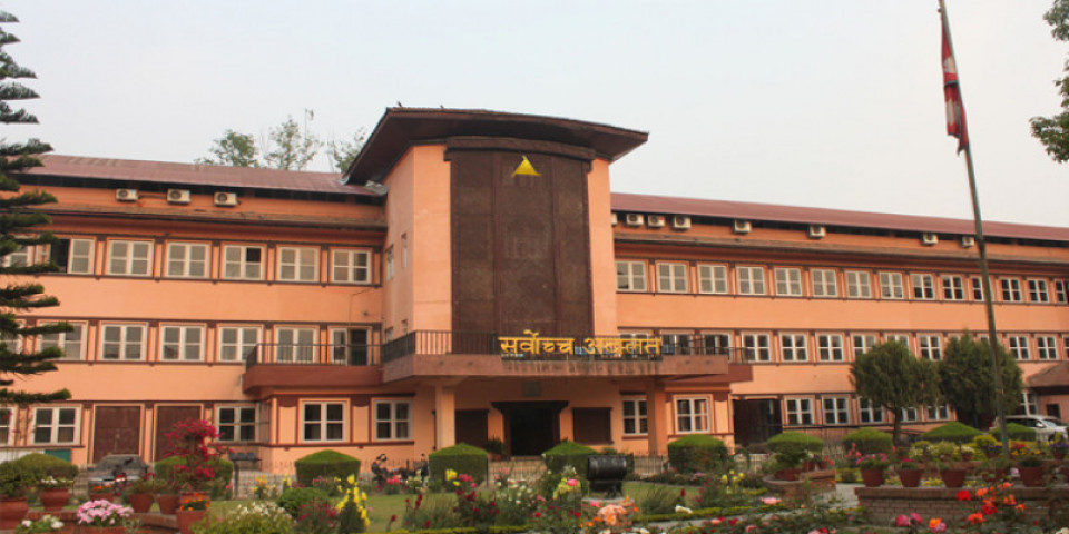 सयौं सुकुमवासीको घर भत्काइसकेपछि सर्वोच्चको हस्तक्षेप, अब वैकल्पिक व्यवस्था बिना हटाउन नपाइने