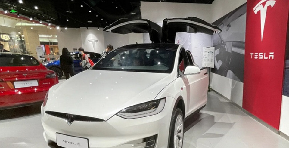 टेस्लाको वार्षिक आम्दानी पहिलोपटक घट्यो, मोडल ‘एस’ र ‘एक्स’को उत्पादन बन्द गरेर एआई र रोबोटिक्समा केन्द्रित हुँदै