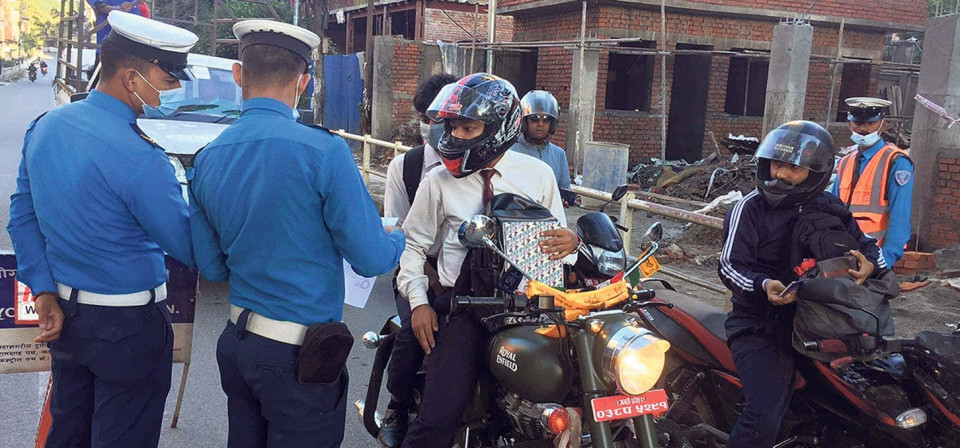 २४ घण्टामा १,७२० सवारी चालकलाई सवारी नियम उल्लङ्घनमा कारबाही, ८ लाख ५८ हजार राजस्व संकलन