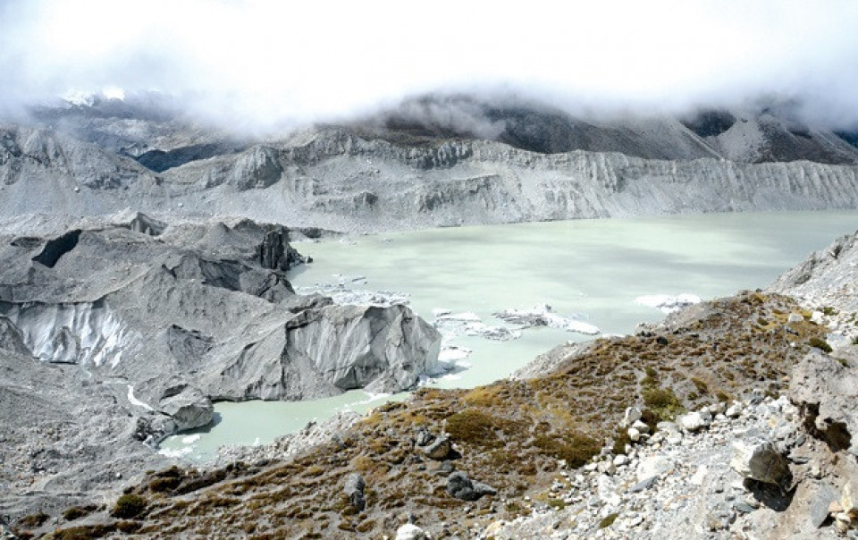 अल्टिच्युड एयरको हेलिकप्टर सोलुखुम्बुमा दुर्घटना