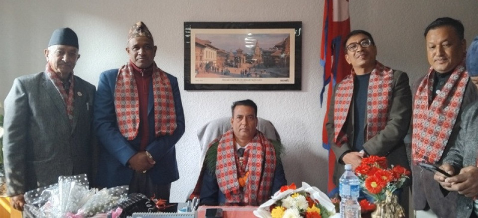 भक्तपुर उद्योग वाणिज्य संघका नवनिर्वाचित अध्यक्ष न्यौपानेद्वारा पदभार ग्रहण