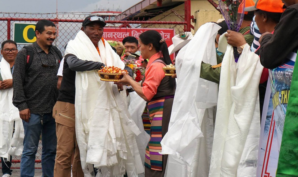 कामिरिता शेर्पाको ऐतिहासिक कीर्तिमान, ३२औँ पटक सगरमाथा सफल आरोहण